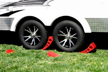 Andersen Camper Leveler on grass dbl