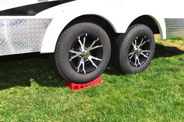 Andersen Camper leveler single on grass
